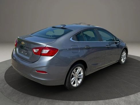 Used 2019 Chevrolet Cruze LT w/ Convenience Package FWD image 6