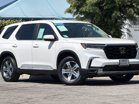 Certified 2025 Honda Pilot EX-L image 2