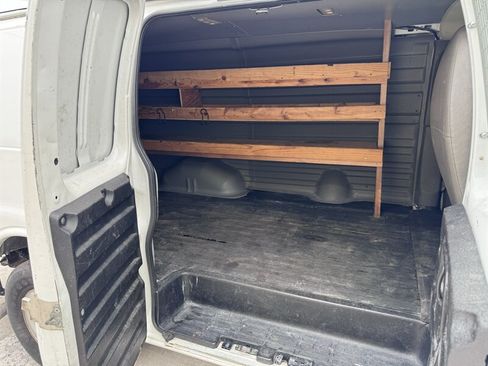 Used 2015 Chevrolet Express 2500 RWD image 15