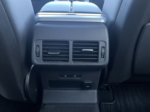 Used 2023 Land Rover Range Rover Velar R-Dynamic S image 31