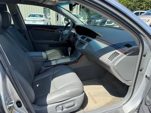 Used 2010 Toyota Avalon XLS FWD image 14