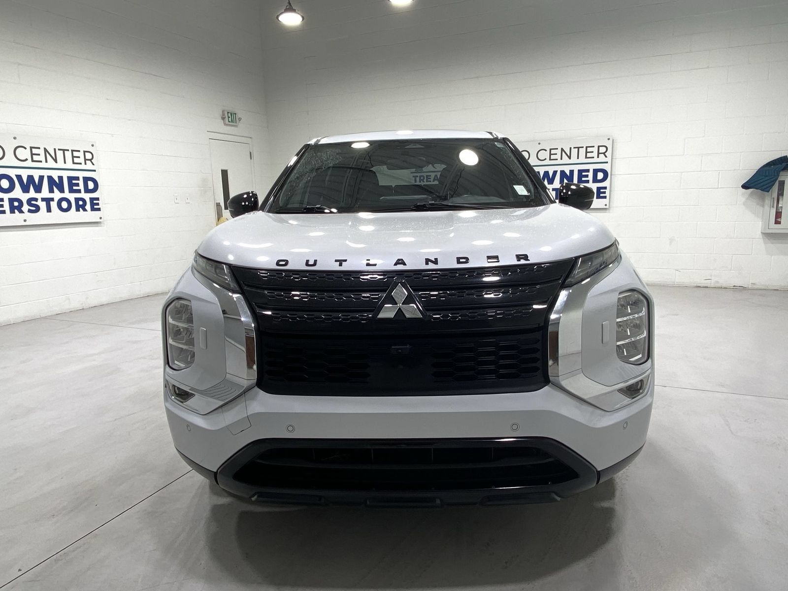 Used 2024 Mitsubishi Outlander SE Black Edition AWD/4WD image 3
