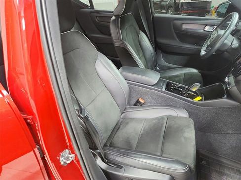 Used 2021 Volvo XC40 T5 R-Design w/ Protection Package image 35