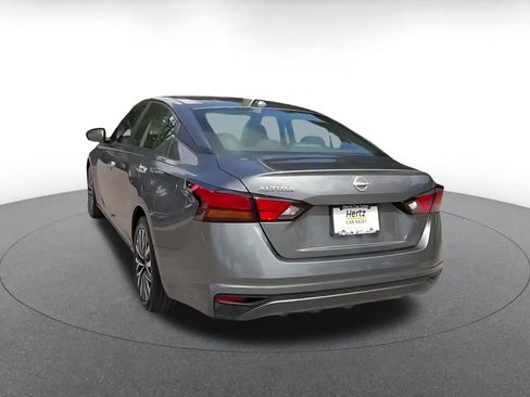 Used 2025 Nissan Altima 2.5 SV FWD image 11