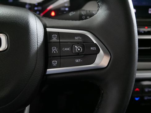 Used 2024 Jeep Compass Limited image 28