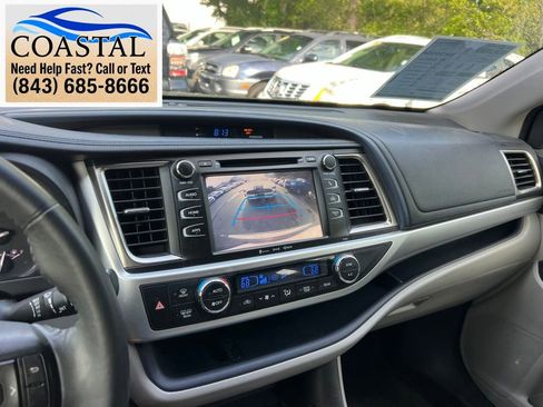 Used 2016 Toyota Highlander Plus FWD image 16