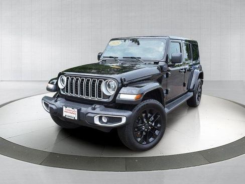 Used 2025 Jeep Wrangler Sahara 4xe AWD/4WD image 1