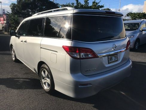 Used 2016 Nissan Quest SV image 2