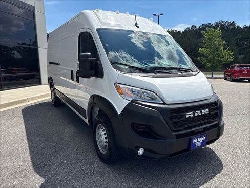 Used 2025 RAM ProMaster 2500 w/ Convenience Group FWD image 3