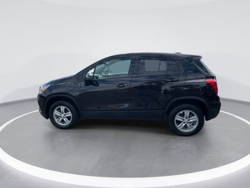 Used 2022 Chevrolet Trax LS w/ Tint and Cruise Package image 5