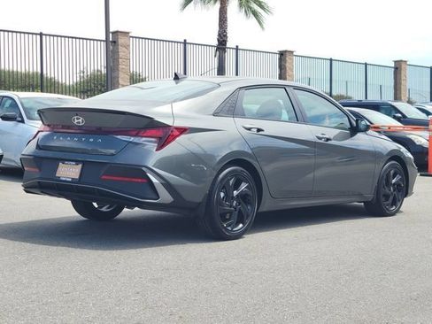 New 2026 Hyundai Elantra SEL Sport FWD image 4