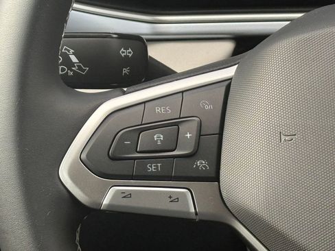 New 2026 Volkswagen Taos SE FWD image 15