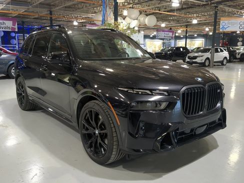 Used 2024 BMW X7 M60i w/ Executive Package image 4