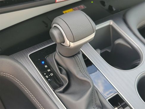 New 2026 Toyota Sienna XLE image 28