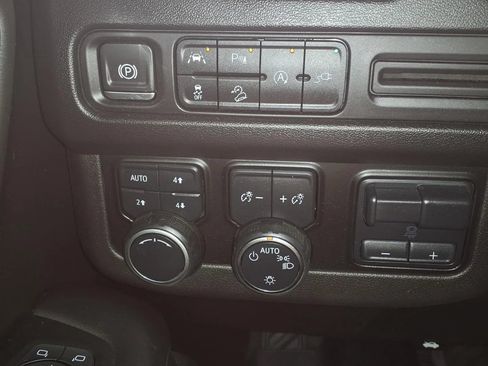 Used 2021 Chevrolet Tahoe Z71 w/ Z71 Signature Package AWD/4WD image 30