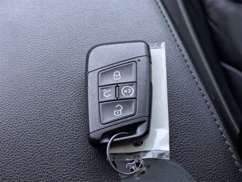 Used 2019 Volkswagen Tiguan SEL Premium R-Line w/ 3rd Row Seat Package image 34