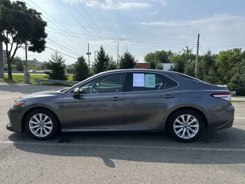 Used 2019 Toyota Camry LE w/ Convenience Package FWD image 2
