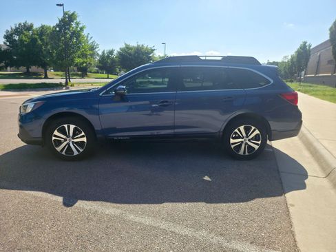 Used 2019 Subaru Outback 2.5i Limited AWD/4WD image 4