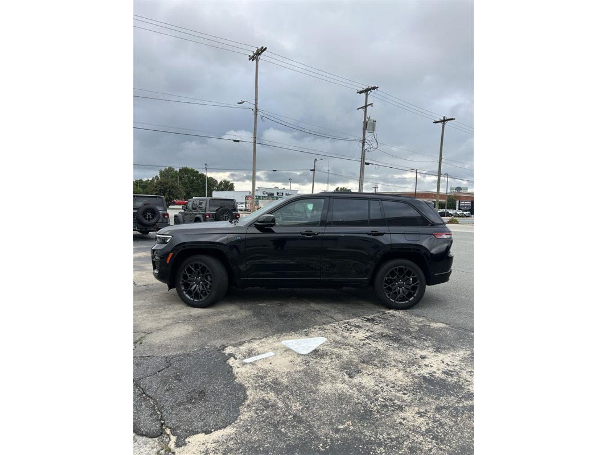 Used 2023 Jeep Grand Cherokee Summit AWD/4WD image 4
