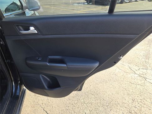Used 2020 Kia Sportage LX image 8