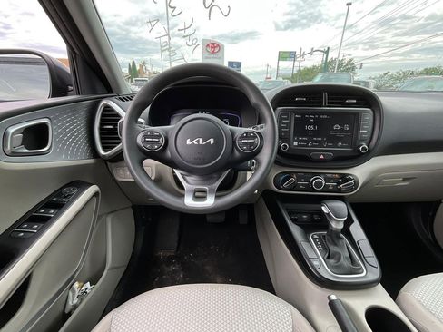 Used 2025 Kia Soul LX FWD image 8