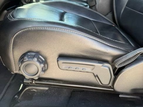 Used 2018 Jeep Wrangler Unlimited Sahara AWD/4WD image 15