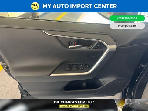 Used 2022 Toyota RAV4 Limited AWD/4WD image 10