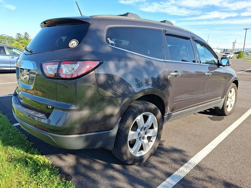 Used 2017 Chevrolet Traverse LT w/ Style and Technology Package AWD/4WD image 7