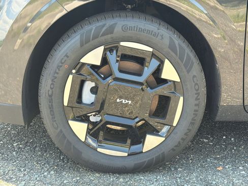 New 2026 Kia Carnival EX FWD image 16