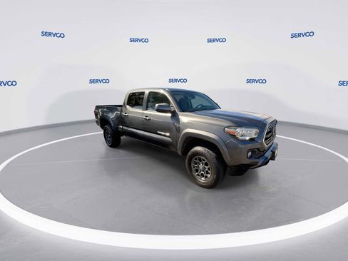 Used 2018 Toyota Tacoma SR5 RWD image 2