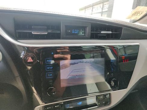 Used 2018 Toyota Corolla LE image 27