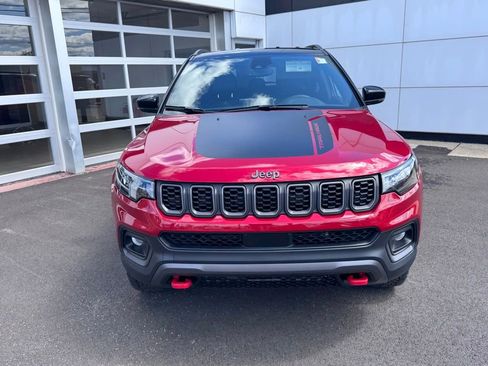 Used 2025 Jeep Compass Trailhawk AWD/4WD image 8