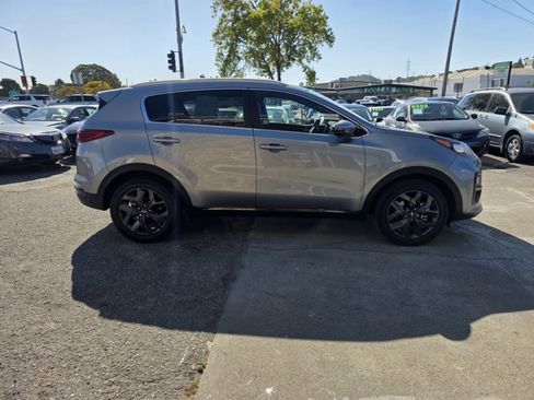 Used 2020 Kia Sportage S image 4