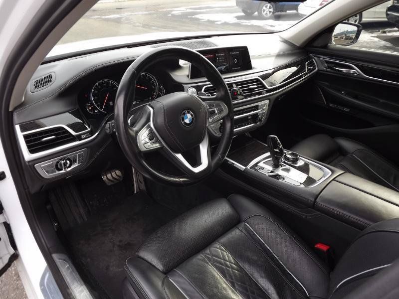 Used 2018 BMW 750i xDrive AWD/4WD image 10