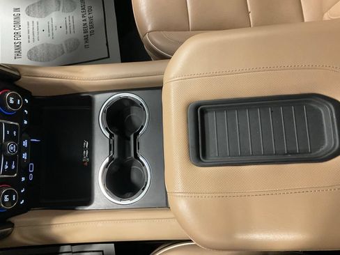 Used 2024 Chevrolet Tahoe Premier AWD/4WD image 21