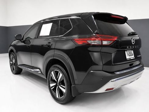 Certified 2022 Nissan Rogue Platinum w/ Head-Up Display Package FWD image 3
