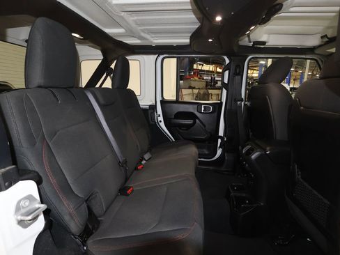 Used 2025 Jeep Wrangler Unlimited Rubicon image 25