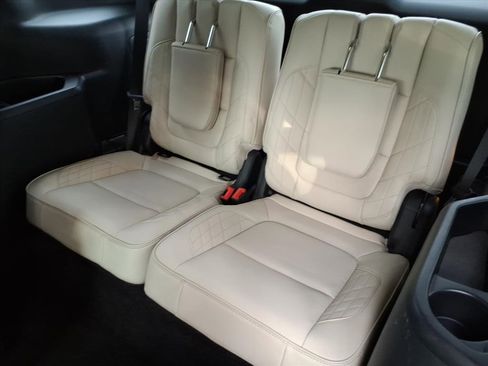Used 2018 Ford Explorer Platinum image 22