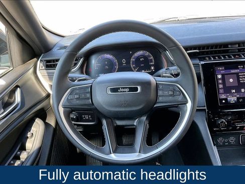 Used 2023 Jeep Grand Cherokee Altitude AWD/4WD image 11