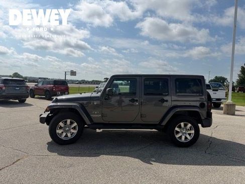 Used 2017 Jeep Wrangler Unlimited Sahara w/ Connectivity Group AWD/4WD image 8