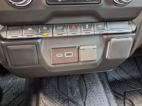 Used 2025 Chevrolet Silverado 1500 Custom RWD image 10