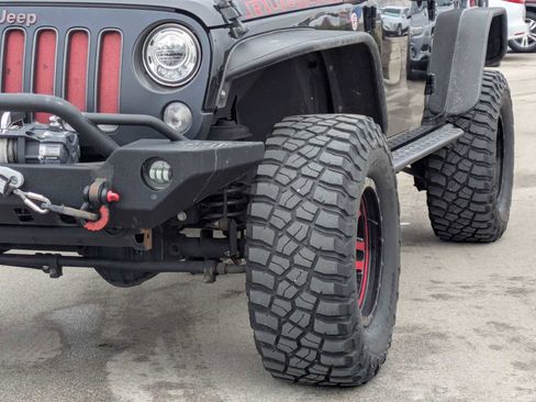 Used 2017 Jeep Wrangler Unlimited Rubicon image 11