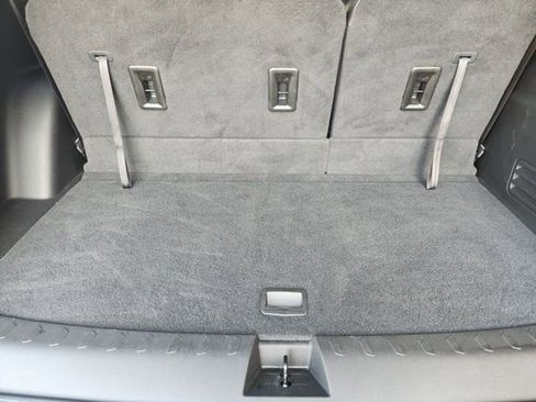 Used 2023 Chevrolet Traverse RS image 34