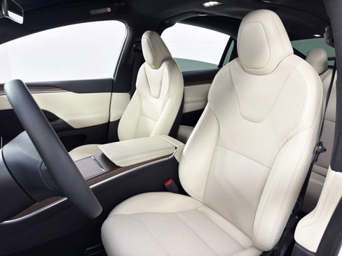 Used 2023 Tesla Model X image 40