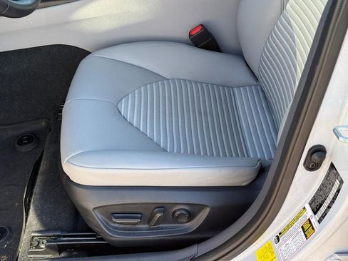 Used 2024 Toyota Camry SE w/ Cold Weather Package image 18