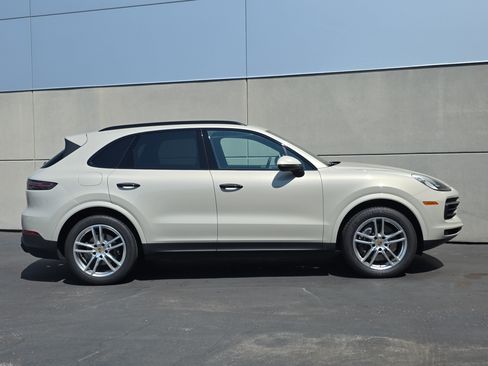 Certified 2023 Porsche Cayenne AWD/4WD image 8