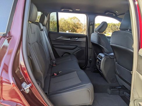 New 2025 Jeep Grand Cherokee Laredo image 40