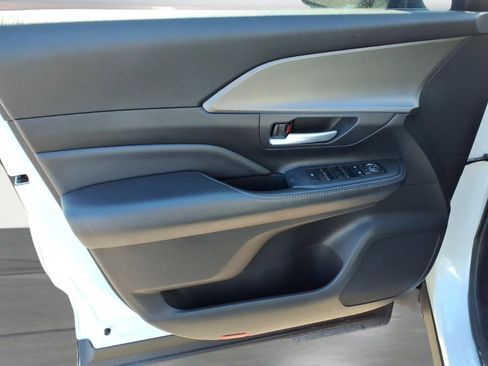 Used 2024 Toyota Grand Highlander XLE image 17