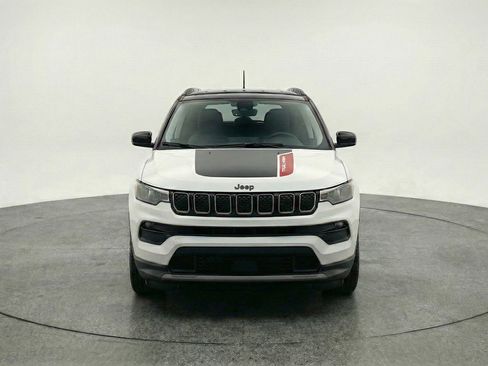 Used 2025 Jeep Compass Trailhawk AWD/4WD image 2