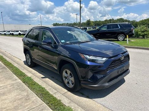 Used 2025 Toyota RAV4 XLE AWD/4WD image 2